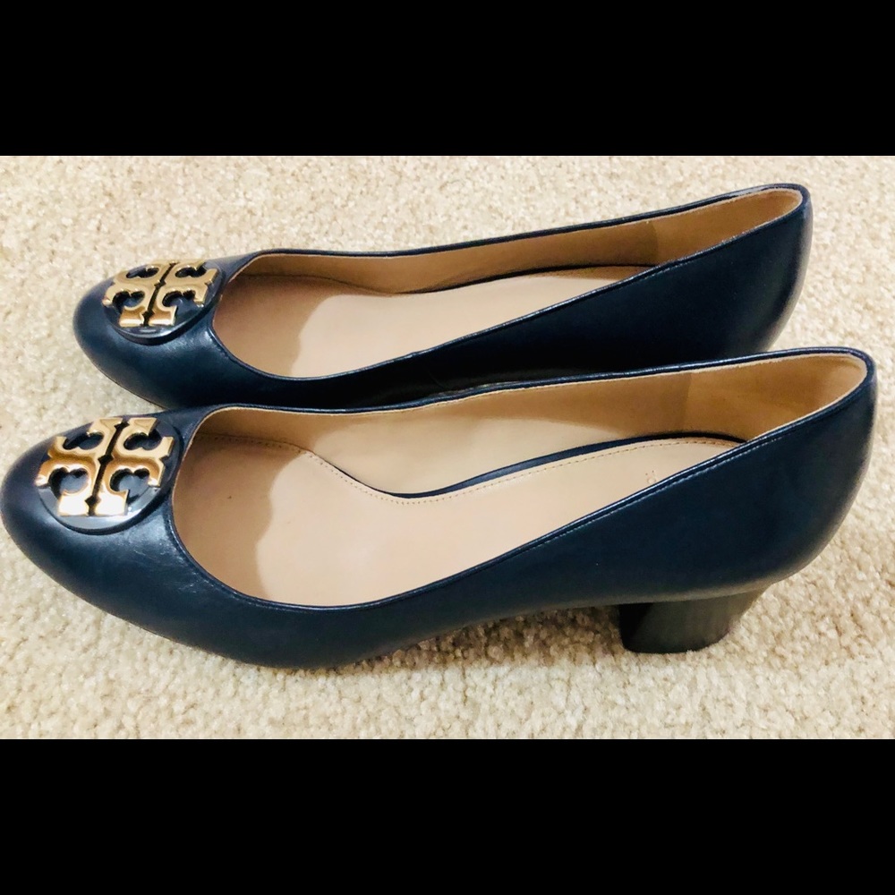 Tory Burch Navy Chelsea Pump (size 11)